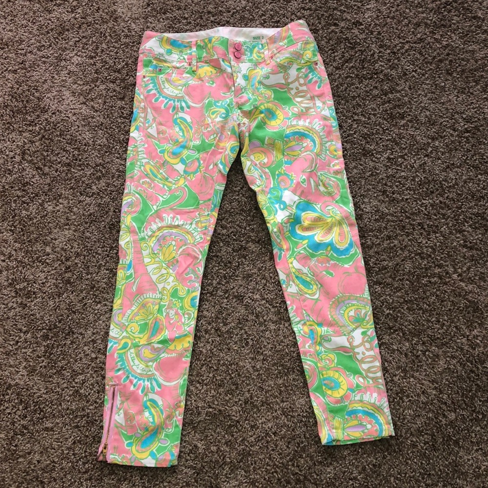FLORAL/PAISLEY PATTERNED LILLY PULITZER JEANS.